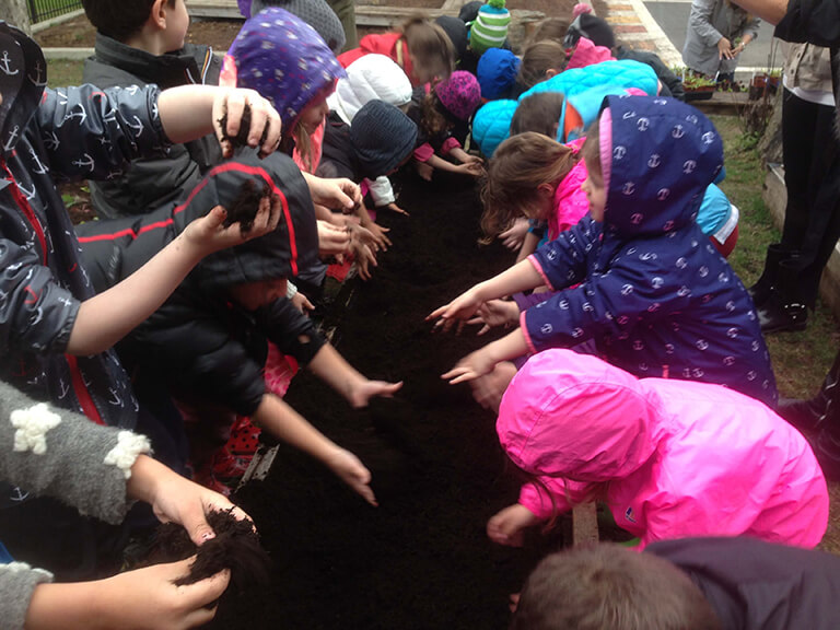 CALL FOR PROJECTS – CULTIVER L’AVENIR : DES JARDINS POUR APPRENDRE